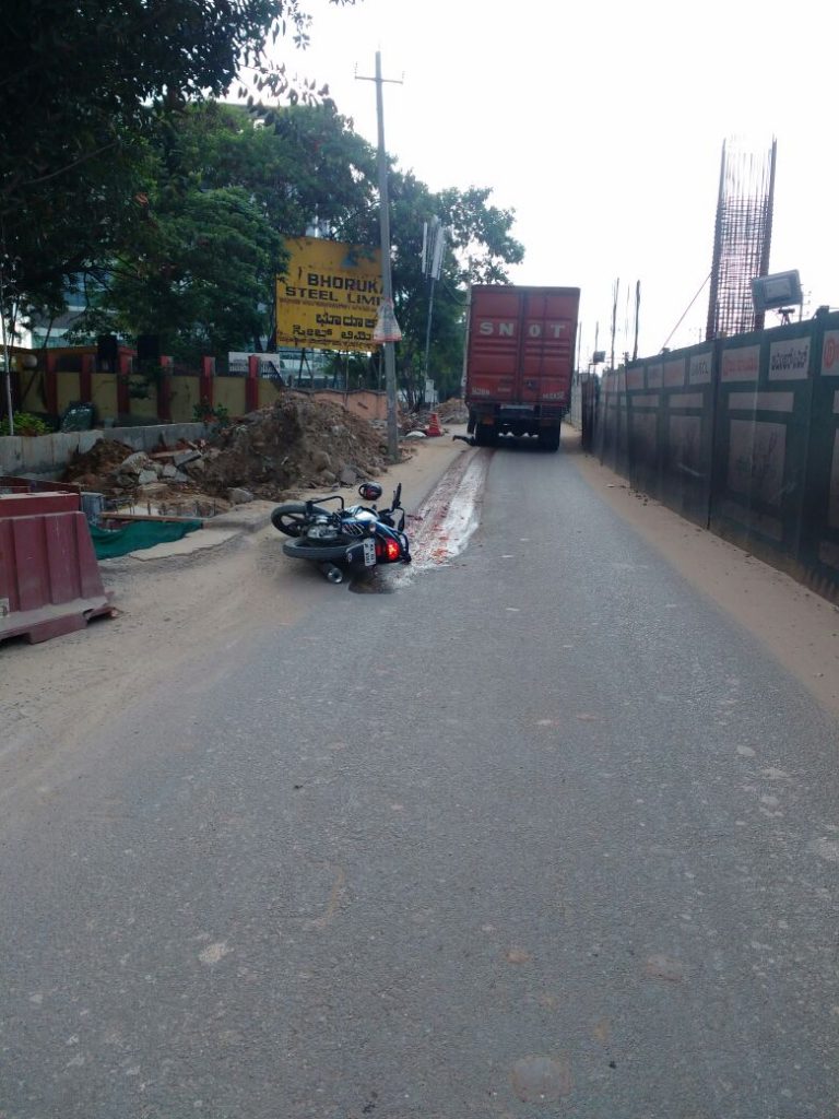 ಬೈಕ್‌ಗೆ ಟ್ರಕ್ ಡಿಕ್ಕಿ: ಬೈಕ್ ಸವಾರ ಸ್ಥಳದಲ್ಲೇ ಸಾವು