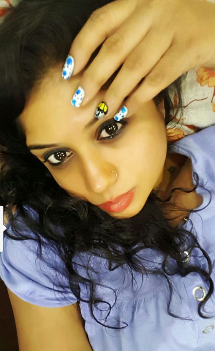 ಟ್ರೆಂಡಿ ನೈಲ್ ಆರ್ಟ್ ಇನ್ ಗರ್ಲ್ಸ್ ಫಿಂಗರ್