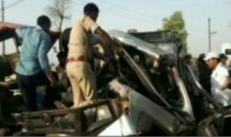 ಭೀಕರ ಅಪಘಾತ: ಒಂದೇ ಕುಟುಂಬದ 15 ಮಂದಿ ದುರ್ಮರಣ