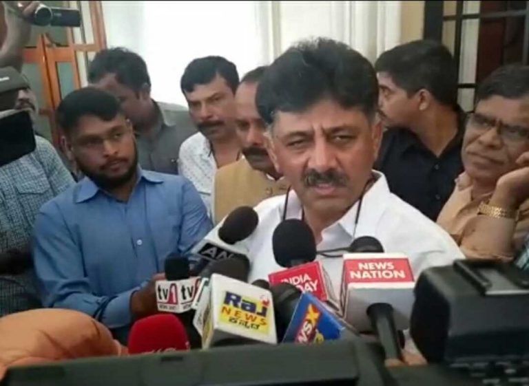 ನನ್ನ ಬಳಿಯೂ ಡೈರಿಗಳಿವೆ ಸಮಯ ಬಂದಾಗ ನಾನೇನು ಎಂದು ತೋರಿಸುತ್ತೇನೆ: ಡಿಕೆಶಿ ಕಿಡಿ