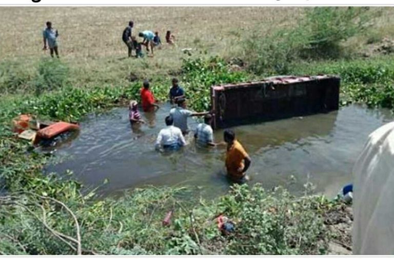 ಟ್ರ್ಯಾಕ್ಟರ್ ಪಲ್ಟಿ 15 ಕೃಷಿ ಕಾರ್ಮಿಕರ ದಾರುಣ ಸಾವು!