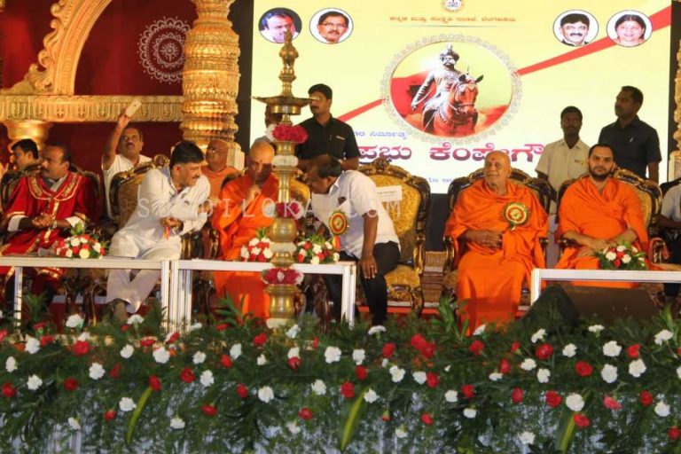 ಕುಮಾರಸ್ವಾಮಿ ಸರ್ಕಾರಕ್ಕೆ ತೊಂದರೆ ಕೊಟ್ಟರೆ ಹುಷಾರ್: ಕೇಂದ್ರಕ್ಕೆ ನಂಜಾವಧೂತ ಶ್ರೀಗಳ ಎಚ್ಚರಿಕೆ