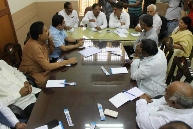 ಮೈತ್ರಿ ಸರ್ಕಾರದ ಭವಿಷ್ಯ ಕುರಿತ ಸಿದ್ದು ಮಾತನ್ನು ಸಮರ್ಥಿಸಿಕೊಳ್ಳ ಬೇಡಿ: ಸಚಿವರಿಗೆ ಪರಂ ತಾಕೀತು