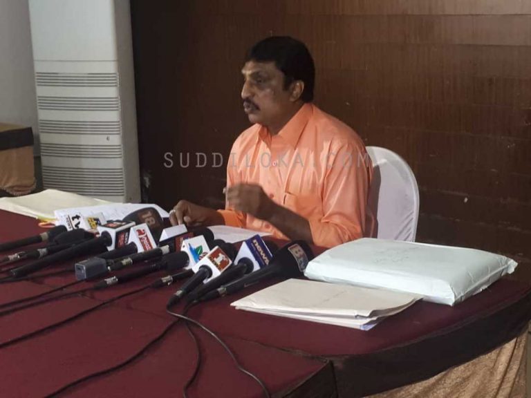 ಬೆಂಗಳೂರು ಒನ್ ಸೆಂಟರ್ ಮೂಲಕ ಬ್ಲಾಕ್ ಅಂಡ್ ವೈಟ್ ದಂದೆ:ಸಿದ್ದರಾಮಯ್ಯ,ಜಾರ್ಜ್,ಬೈರತಿ ವಿರುದ್ಧ ಆರೋಪ