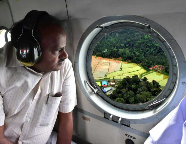 ಕೊಡಗಿನಲ್ಲಿ ವೈಮಾನಿಕ ಸಮೀಕ್ಷೆ ನಡೆಸಿದ ಸಿಎಂ ಕುಮಾರಸ್ವಾಮಿ!