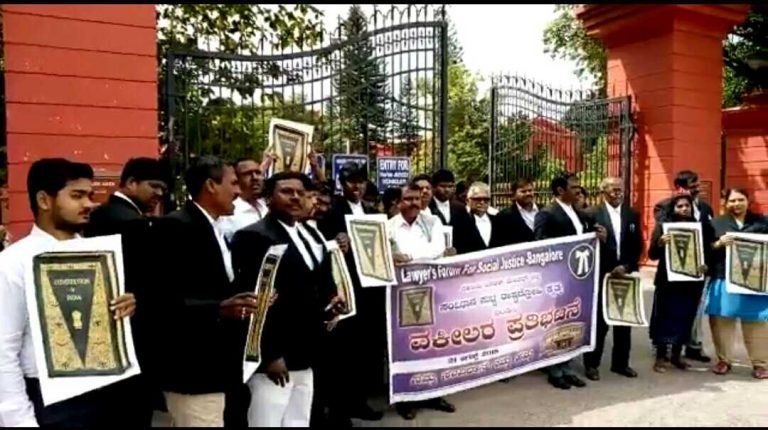 ಸಂವಿಧಾನ ಸುಟ್ಟ ಪ್ರಕರಣ: ಸ್ವಯಂ ಪ್ರೇರಿತ ದೂರು ದಾಖಲಿಸಿಕೊಳ್ಳುವಂತೆ ಸುಪ್ರೀಂ, ಹೈ ಗೆ ವಕೀಲರ ಆಗ್ರಹ!