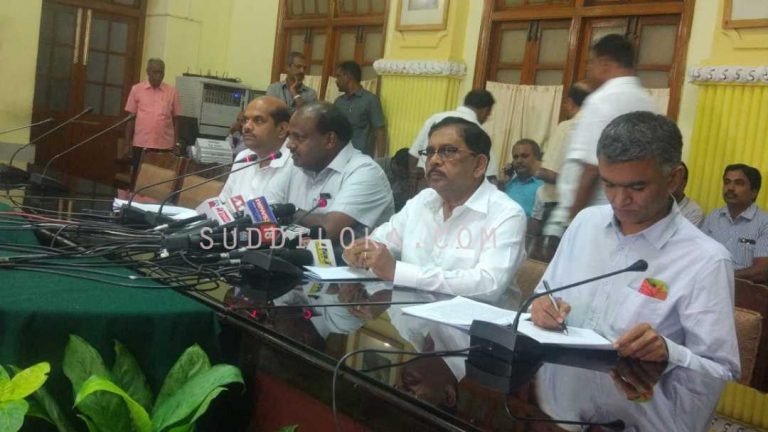 ರೈತರಿಗೆ ವರಮಹಾಲಕ್ಷ್ಮಿ ಉಡುಗೊರೆ ನೀಡಿದ‌ ಕುಮಾರಸ್ವಾಮಿ: ರೈತರ ರಾಷ್ಟ್ರೀಕೃತ ಬ್ಯಾಂಕ್ ನಲ್ಲಿನ 2 ಲಕ್ಷ ಸಾಲಮನ್ನಾ ಘೋಷಣೆ