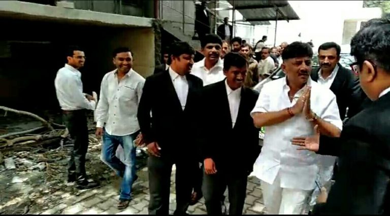 ಐಟಿ ರೈಡ್ ಪ್ರಕರಣ: ಡಿಕೆಶಿ ಸೇರಿ ಐವರಿಗೆ ಮಧ್ಯಂತರ ಜಾಮೀನು ಮಂಜೂರು