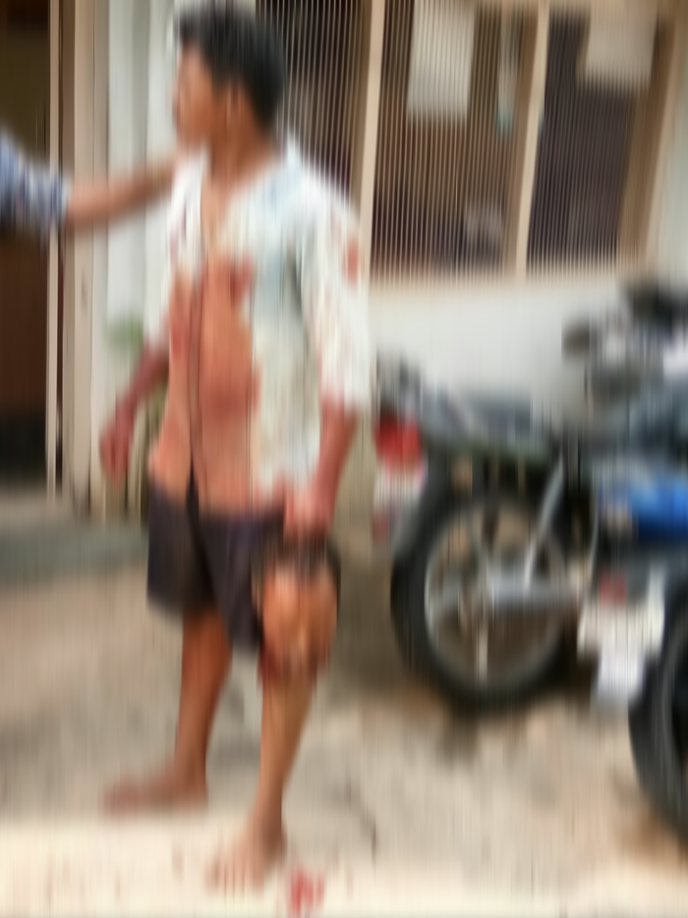 ತಾಯಿಗೆ ಅಸಭ್ಯವಾಗಿ ಸನ್ನೆ ಮಾಡಿದವನ ರುಂಡ ಕತ್ತರಿಸಿದ ಮಗ!