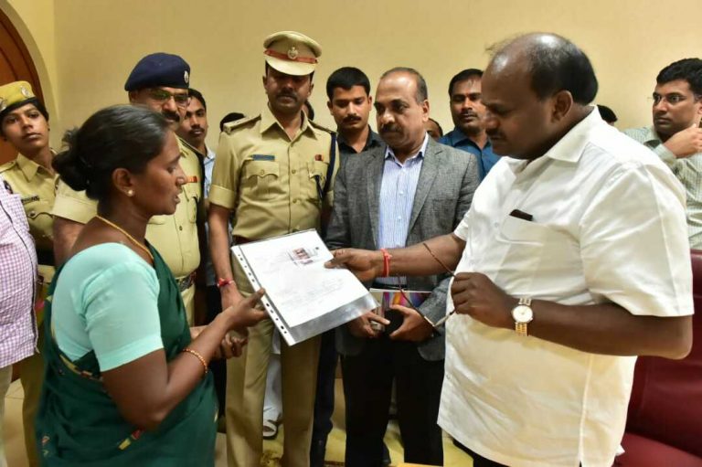 ಜನತಾದರ್ಶನದಲ್ಲಿ ಅಹವಾಲು ಸಲ್ಲಿಸಿದ್ದ ಮಹಿಳೆ: ಕೂಡಲೇ ಮನೆ ಒತ್ತುವರಿ ತೆರವು