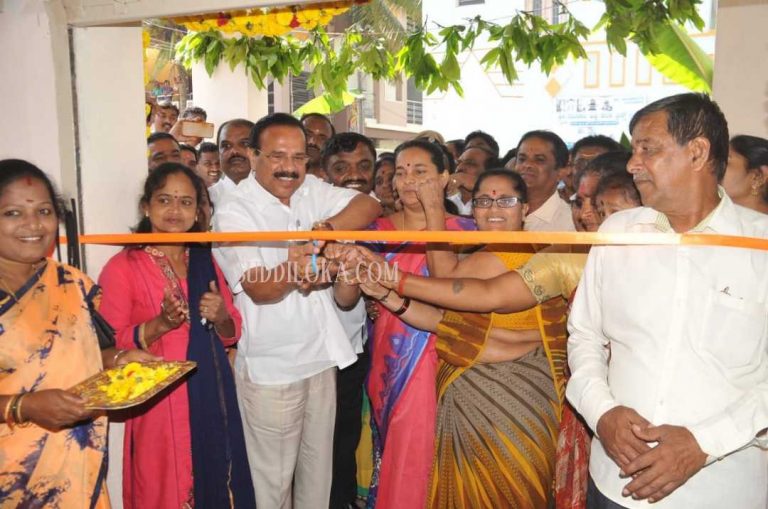 ನಾನೆಷ್ಟು ಕಠೋರ ಅಂತಾ ತೋರಿಸಿಕೊಡಬೇಕಾಗಲಿದೆ:ಜೆಡಿಎಸ್ ಎಂಎಲ್ಎಗೆ ಡಿವಿಎಸ್ ತರಾಟೆ