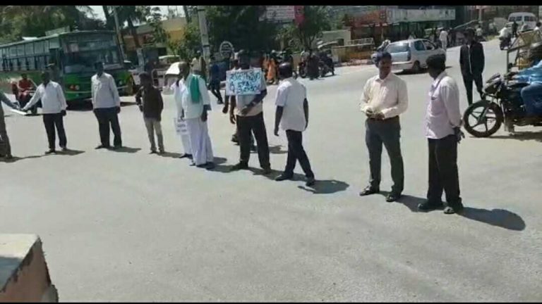 ಸರ್ಜಾಪುರ ಕೆರೆ ಉಳಿಸುವಂತೆ ಸ್ಥಳೀಯರಿಂದ ಮಾನವ ಸರಪಳಿ ನಿರ್ಮಾಣ!