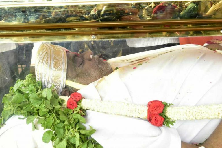 ತವರಿನಲ್ಲಿ ಎರಡು ಲಕ್ಷಕ್ಕೂ ಹೆಚ್ಚು ಅಭಿಮಾನಿಗಳಿಂದ ಅಂಬಿ ಅಂತಿಮ ದರ್ಶನ: ಸಿಎಂ