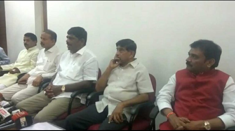 ಬಿಜೆಪಿ ಜೊತೆ ಹೋದ್ರೆ ಎಲ್ಲಾ ಕೇಸ್ ಖಲ್ಲಾಸ್, ಇಲ್ಲಾಂದ್ರೆ ಎಲ್ಲವನ್ನು ಎದುರಿಸಬೇಕು: ಡಿ.ಕೆ.ಸುರೇಶ್