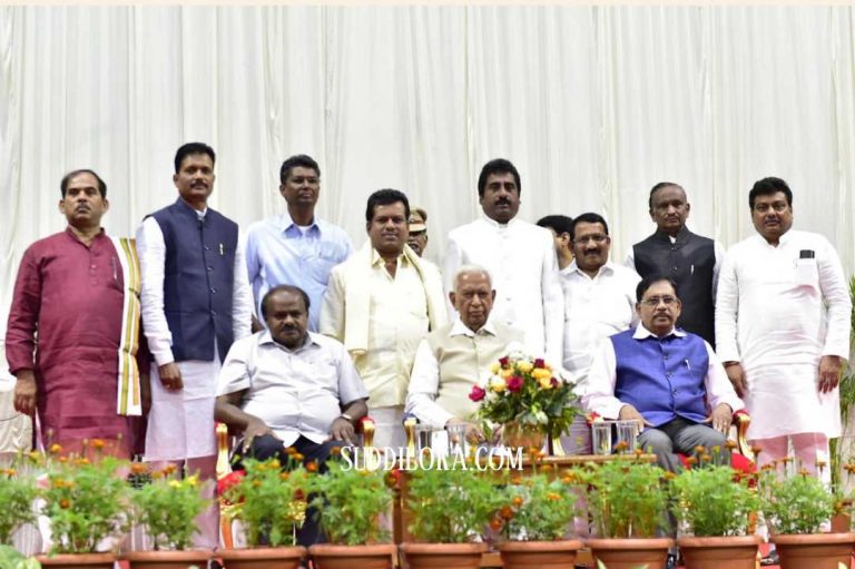 ಎಂಟು ಮಂದಿ ನೂತನ ಸಚಿವರ ಪ್ರಮಾಣ ವಚನ ಸ್ವೀಕಾರ:ರಹೀಂಖಾನ್ ಇಂಗ್ಲೀಷ್ ನಲ್ಲಿ‌ ಪ್ರಮಾಣವಚನ ಸ್ವೀಕಾರ!