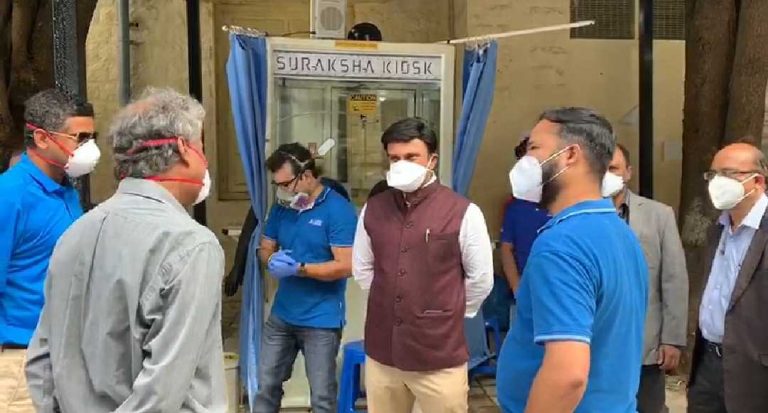 ವಿಕ್ಟೋರಿಯಾ ಆಸ್ಪತ್ರೆಯಲ್ಲಿ ಗ್ಲೋವ್ ಬಾಕ್ಸ್ ಟೆಸ್ಟಿಂಗ್‍ ಬೂತ್‌ ಉದ್ಘಾಟಿಸಿದ ವೈದ್ಯಕೀಯ ಶಿಕ್ಷಣ ಸಚಿವ ಡಾ.ಕೆ.ಸುಧಾಕರ್