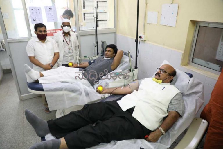 ರಕ್ತದಾನ ಮಾಡಿದ ಸಚಿವ ಸುಧಾಕರ್,ಸಂಸದ ಜಾಧವ್