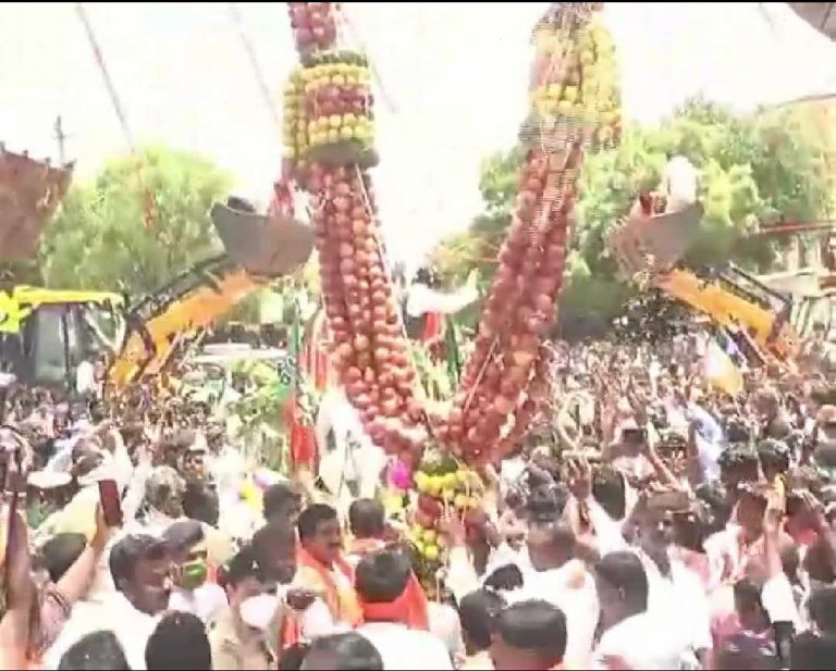 ಬೇಲಿಯೇ ಎದ್ದು ಹೊಲ ಮೇಯ್ದಂಗೆ: ಆರೋಗ್ಯ ಸಚಿವರ ನಡೆಗೆ ಭಾರೀ ಆಕ್ರೋಶ!