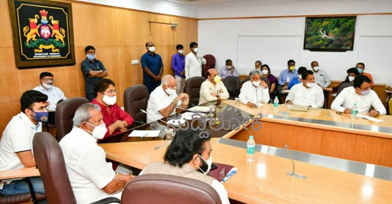 ಕೋವಿಡ್ ನಿಯಂತ್ರಣಕ್ಕೆ ಸರ್ಕಸ್: ಉನ್ನತ ಮಟ್ಟದ ಸಭೆ ನಡೆಸಿದ ಸಿಎಂ‌