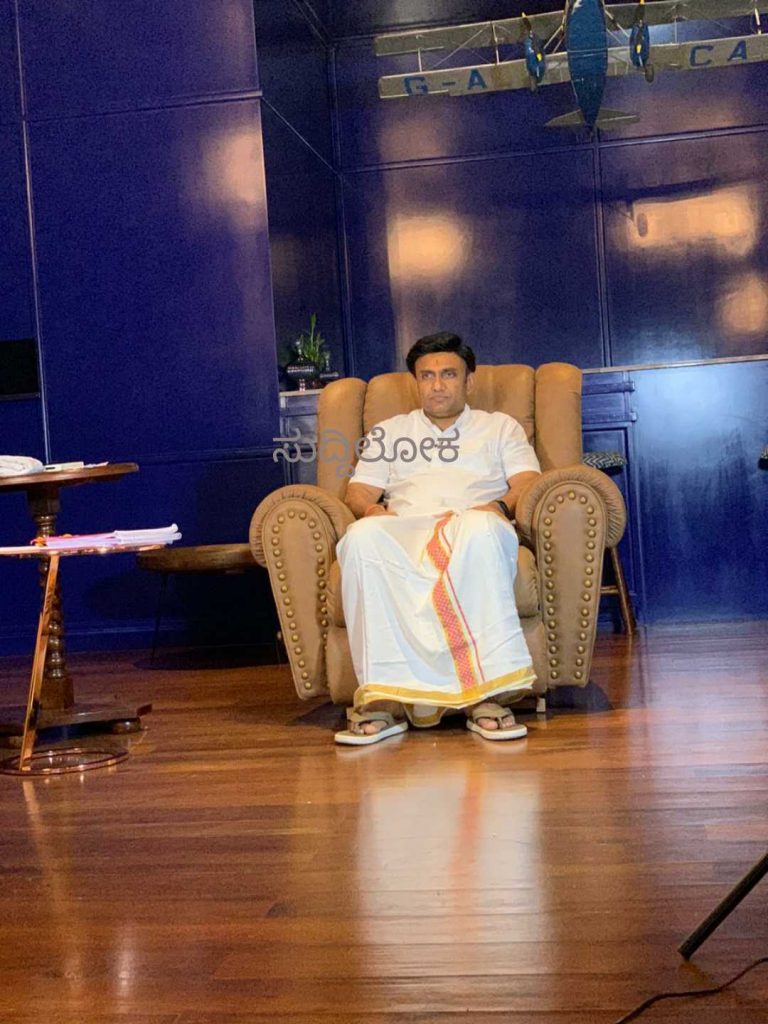 ಸಮರೋಪಾದಿಯಲ್ಲಿ ಕಾರ್ಯ ನಿವ೯ಹಿಸಲು ಅಧಿಕಾರಿಗಳಿಗೆ ತಾಕೀತು, ಬೆಂಗಳೂರಿನಲ್ಲಿ ಹತ್ತು ಸಾವಿರ ಹಾಸಿಗೆ ಸೌಲಭ್ಯಕ್ಕೆ ಕ್ರಮ : ಸಚಿವ ಸುಧಾಕರ್