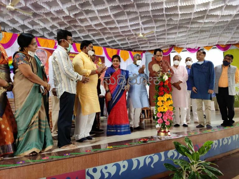 ಸಹಕಾರಿ ಕ್ಷೇತ್ರಕ್ಕೆ 20 ವರ್ಷಗಳ ನಂತರ ದಕ್ಷ ಸಚಿವರು ; ಡಿಸಿಎಂ ಲಕ್ಷ್ಮಣ ಸವದಿ ಬಣ್ಣನೆ