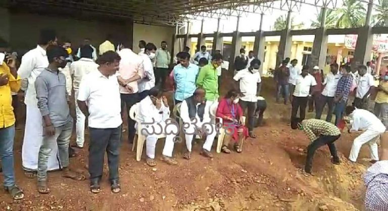 ಜಾತಿ ರಾಜಕಾರಣಕ್ಕೆ ವೇದಿಕೆಯಾದ ಅಂಬೇಡ್ಕರ್ ಬಯಲು ರಂಗ ಮಂದಿರ