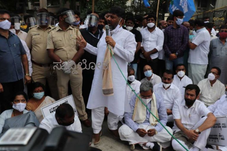 ಬಿಜೆಪಿ ಇತಿಹಾಸ ತಿರುಚಲು ಕಾಂಗ್ರೆಸ್ ಬಿಡಲ್ಲ: ಡಿಕೆಶಿ