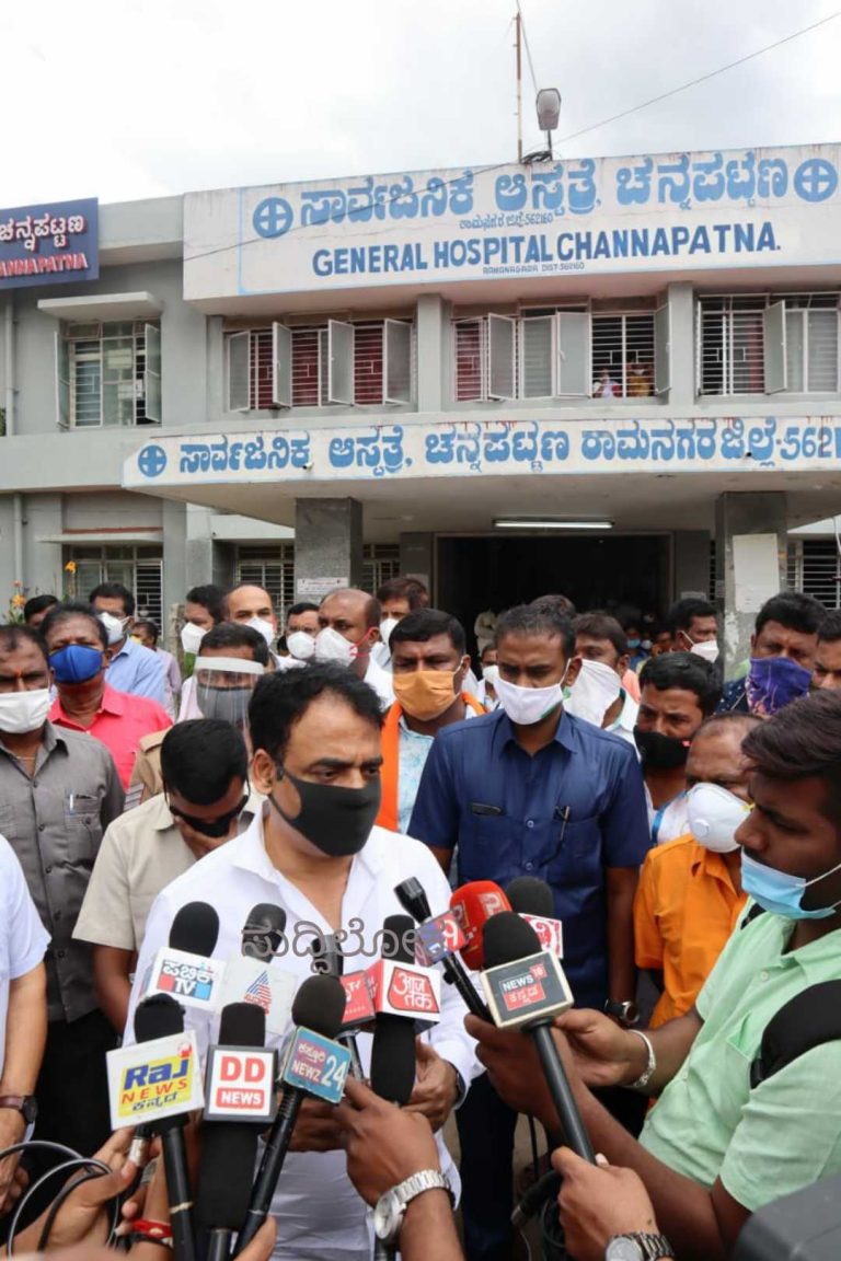 ಕೋವಿಡ್ 19; ಚನ್ನಪಟ್ಟಣ, ಮಾಗಡಿ ಆಸ್ಪತ್ರೆಗಳಿಗೆ ಭೇಟಿ: ಯಾವುದೇ ಸ್ಥಿತಿ ಎದುರಿಸಲು ಸನ್ನದ್ಧರಾಗಿರುವಂತೆ ಅಧಿಕಾರಿಗಳಿಗೆ ಆದೇಶಿಸಿದ ಡಿಸಿಎಂ