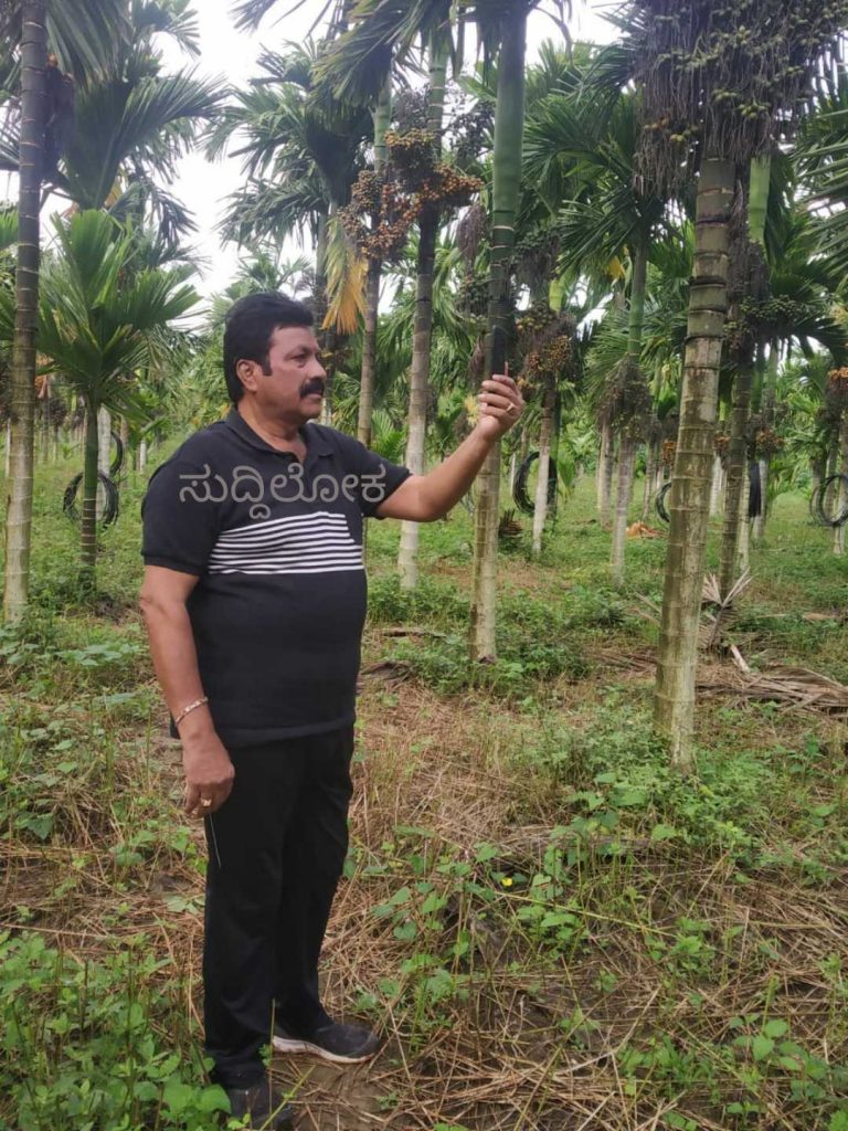 ಜಮೀನುಗಳಲ್ಲಿ ರೈತ ಬೆಳೆ ಆ್ಯಪ್ ಸಮೀಕ್ಷೆ‌‌ ಪ್ರಾತ್ಯಕ್ಷಿಕೆ ನಡೆಸಿದ ಕೃಷಿ ಸಚಿವ ಬಿ.ಸಿ ಪಾಟೀಲ್