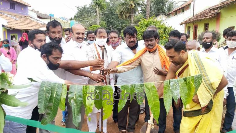 ಅಗ್ರಹಾರ ಕಾರ್ಯಸಿದ್ಧಿ ಆಂಜನೇಯಸ್ವಾಮಿ ದೇವಸ್ಥಾನದಲ್ಲಿ ಸಚಿವ ಡಾ| ನಾರಾಯಣಗೌಡ ವಿಶೇಷಪೂಜೆ