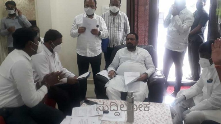 ಗುರ್ಜಾಪೂರ: ಶಾಶ್ವತ ಪರಿಹಾರಕ್ಕೆ ಗ್ರಾಮ ಸಭೆಯಲ್ಲಿ ಅಭಿಪ್ರಾಯ ಸಂಗ್ರಹಿಸಲು ಡಿಸಿಎಂ ಸವದಿ ಸೂಚನೆ