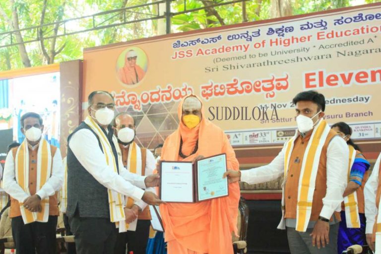 Minister Dr.K.Sudhakar pulls up officials over administrative lapses in Mysuru Medical College