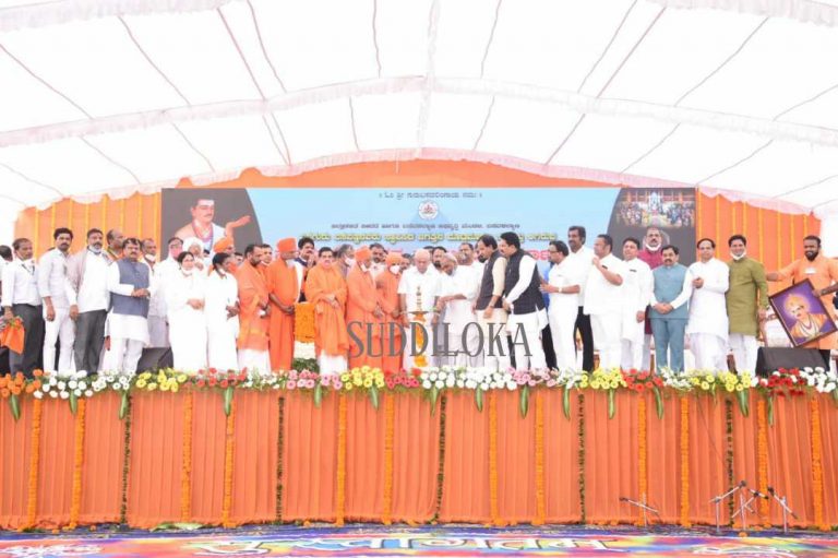 ನೂತನ ಅನುಭವ ಮಂಟಪ ನಿರ್ಮಾಣಕ್ಕೆ ಮುಖ್ಯಮಂತ್ರಿ ಬಿ.ಎಸ್. ಯಡಿಯೂರಪ್ಪ ಶಂಕುಸ್ಥಾಪನೆ