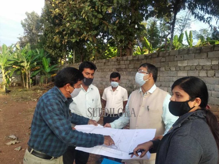 ವಾರ್ತಾ ಆಯುಕ್ತರಿಂದ  ವಿಷ್ಣು ಸ್ಮಾರಕ ಸ್ಥಳ ಪರಿಶೀಲನೆ