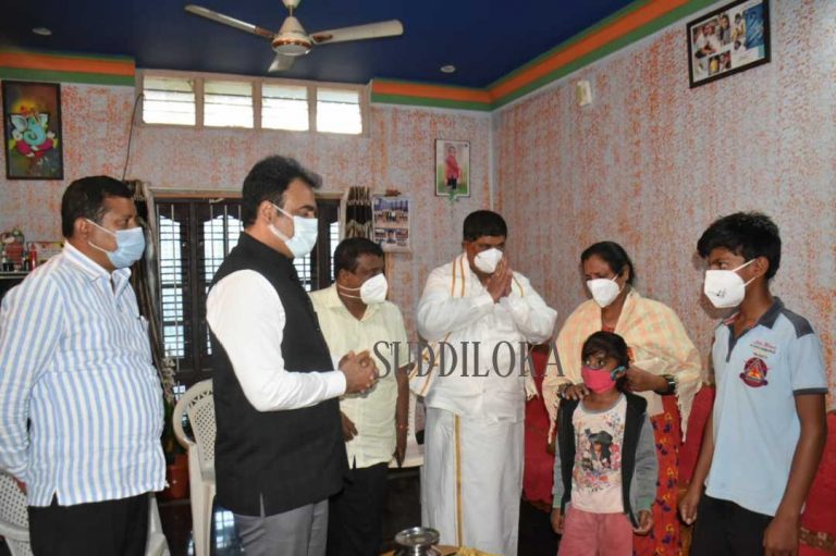 State COVID Task Force Head inspects in Hassan District