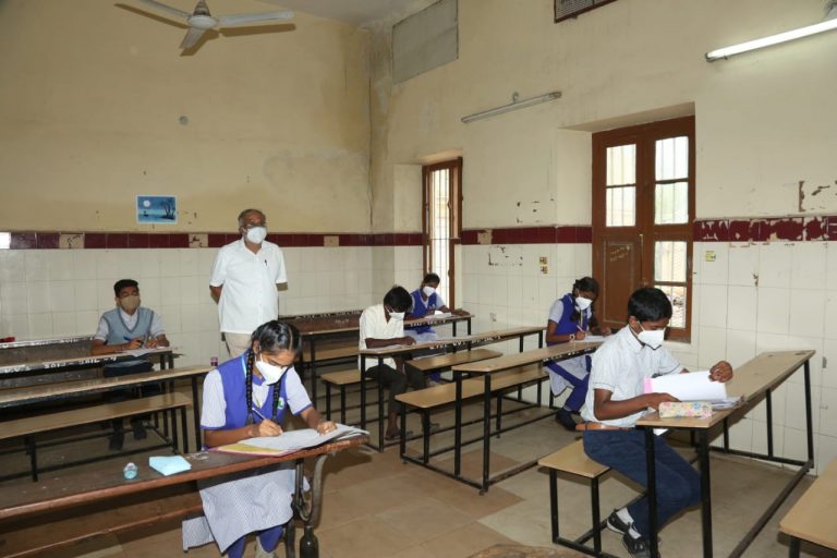 ಮೊದಲ ದಿನದ ಎಸ್ಸೆಸ್ಸೆಲ್ಸಿ ಪರೀಕ್ಷೆ ಸುಸೂತ್ರ: ಸುರೇಶ್ ಕುಮಾರ್