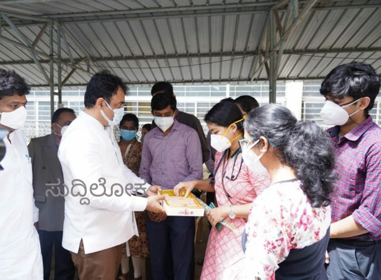 ಕೆ.ಸಿ ಜನರಲ್‌ ಆಸ್ಪತ್ರೆಯಲ್ಲಿ ವೈದ್ಯರ ದಿನಾಚರಣೆ: ವೈದ್ಯರಲ್ಲಿ ವೈದ್ಯರಾದ ಡಿಸಿಎಂ