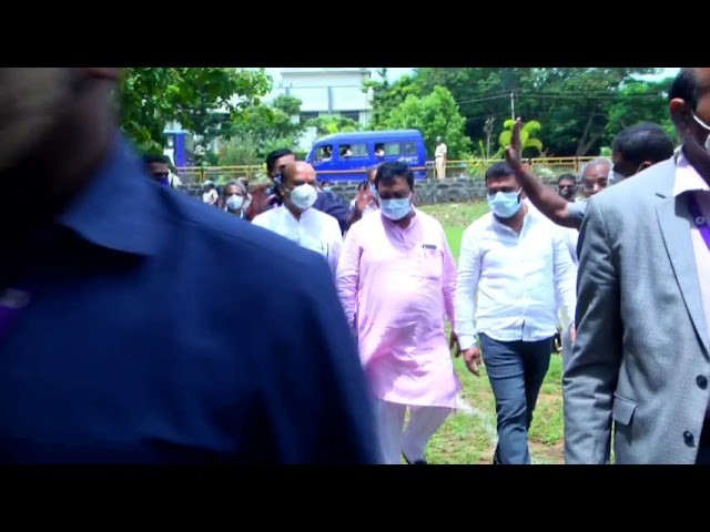 Video-ತಂದೆ -ತಾಯಿ ಅವರ ಸಮಾಧಿಗೆ ಗೌರವ ಸಲ್ಲಿಸಿದ ಮುಖ್ಯಮಂತ್ರಿ ಬಸವರಾಜ ಬೊಮ್ಮಾಯಿ