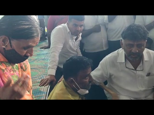 ನೂರಾರು ಕೋವಿಡ್ ಸೋಂಕಿತರನ್ನು ಉಳಿಸಿದವನ ಪತ್ನಿಯೇ ಕೋವಿಡ್ ಗೆ ಬಲಿ; ಕುಟುಂಬ ಸದಸ್ಯರಿಗೆ ಡಿ.ಕೆ. ಶಿವಕುಮಾರ್ ಸಾಂತ್ವನ