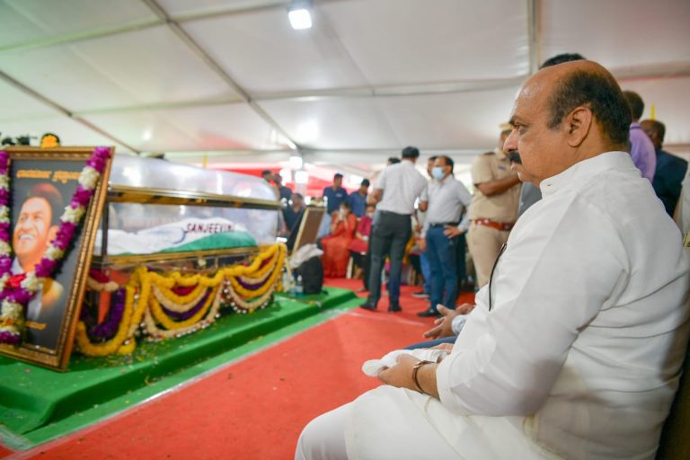 ಪುನೀತ್ ರಾಜ್‌ಕುಮಾರ್ ಅಂತ್ಯಕ್ರಿಯೆ ನಾಳೆ ನಡೆಸಲು ತೀರ್ಮಾನ: ಸಿಎಂ