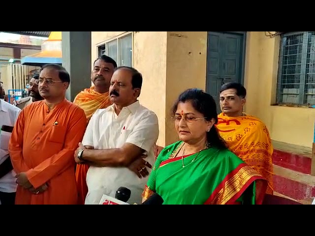 Video-ಸವದತ್ತಿ ಯಲ್ಲಮ್ಮನ ದೇವಾಲಯದಲ್ಲಿ ಮುಜರಾಯಿ ಸಚಿವರ ವಿಶೇಷ ಪೂಜೆ